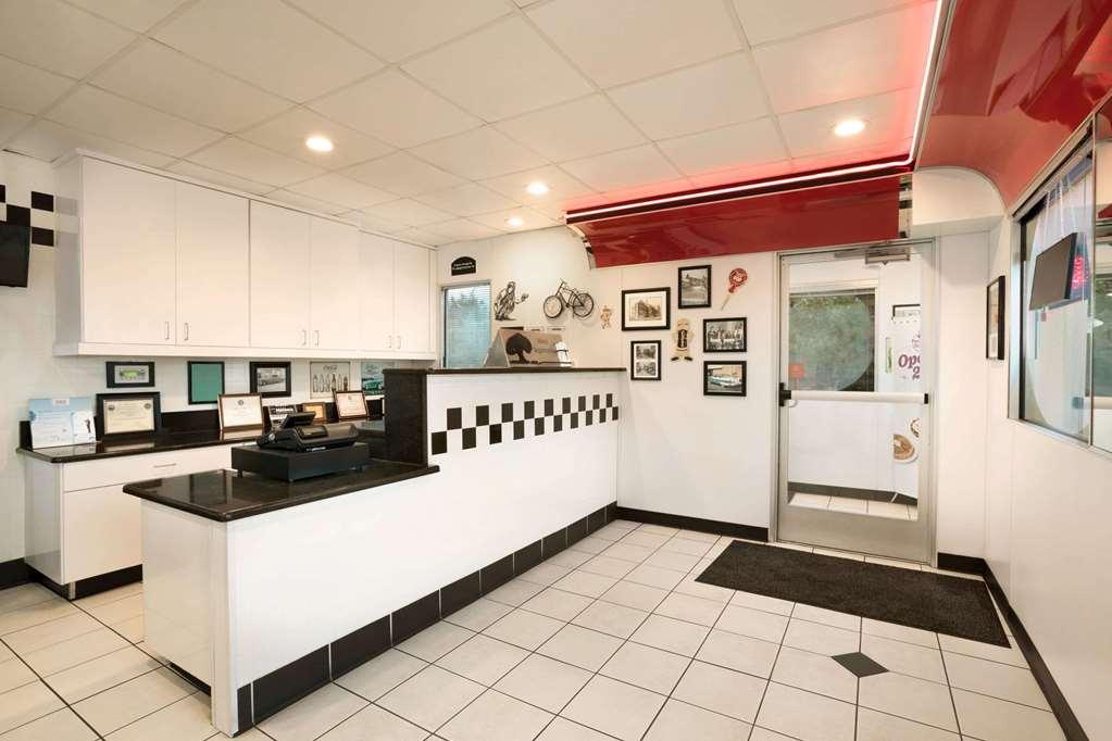 Travelodge By Wyndham Brunswick Near Frederick Restaurant photo